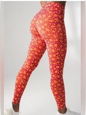 Vitality x Cosmopolitan Ascend Pant Wildberry Orange S